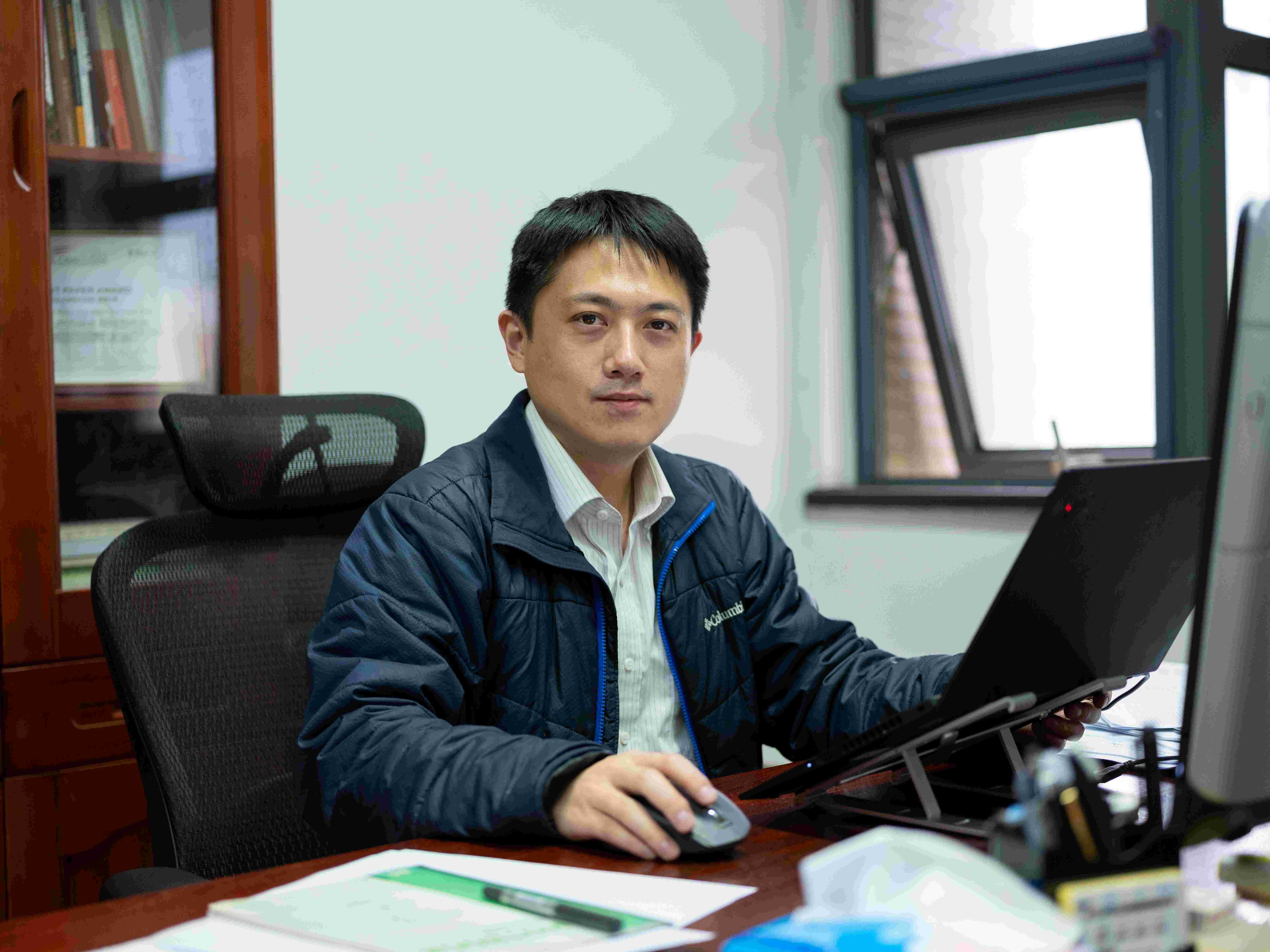 【寻访身边的榜样】静心尽力——记东南大学信息科学与工程学院青年教授许威