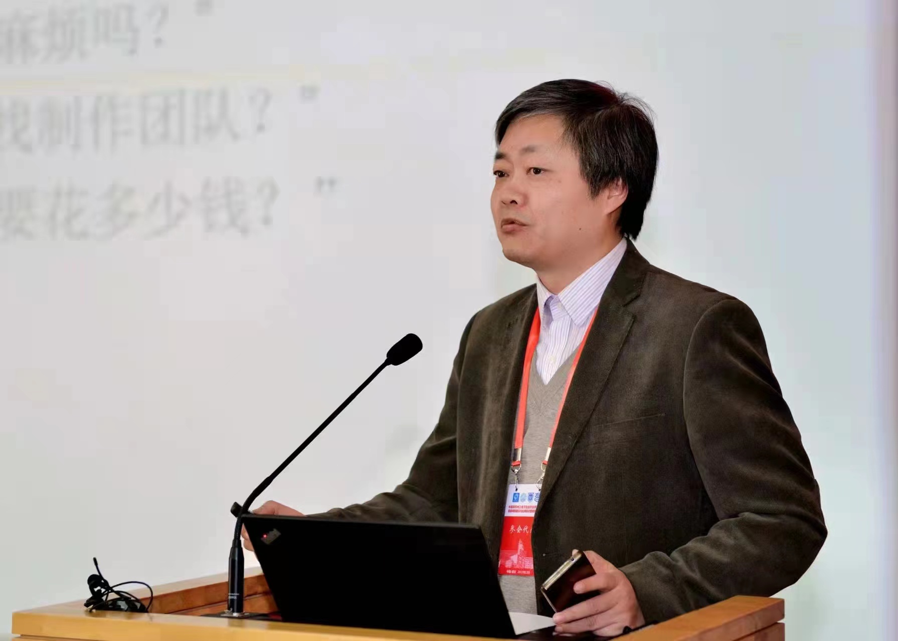 以你为镜：平凡相伴里的微光——记东南大学杰出教学奖获得者、信息科学与工程学院孟桥教授